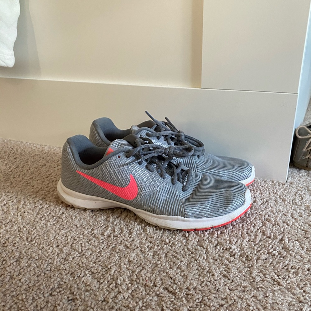 Nike Tennis Shoes/Sneakers